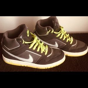 Gray Hightops Air Nike’s Women’s Sneakers Size 9